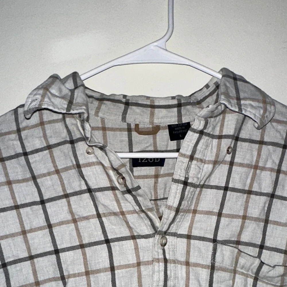 Izod Gray and Brown Plaid Casual Button Down Shirt - Picture 3 of 6
